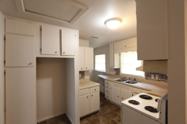 Photo - 1308 2nd St NW