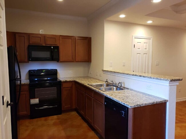 Photo - Spacious 3 Bed / 2.5 Bath Townhome in Quiet North Side Community Unit 104