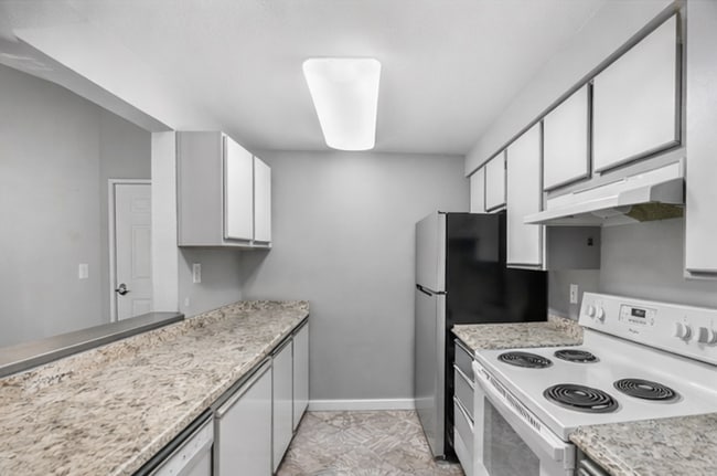 Photo - 2-Bedroom Condo with Vaulted Ceilings and Community Amenities in Everett