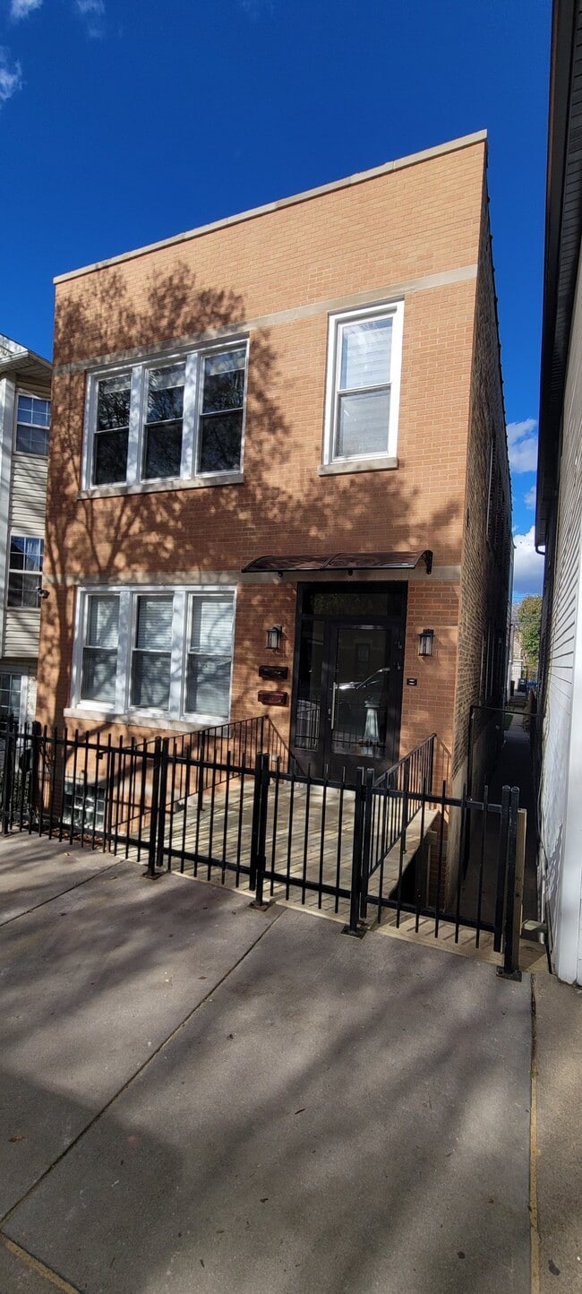 Building Photo - 1712 W 21St Pl