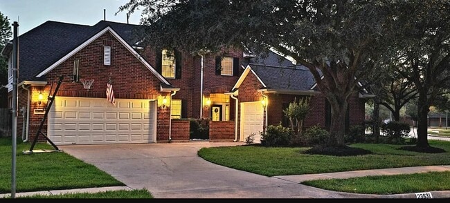 Building Photo - 23631 Finbury Ln