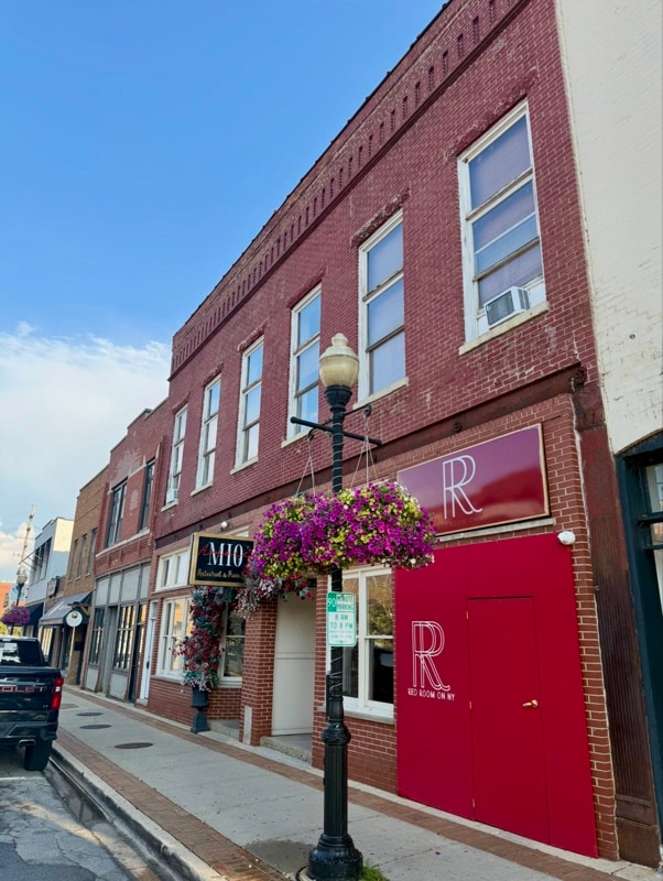 Building Photo - 31-33 W New York St