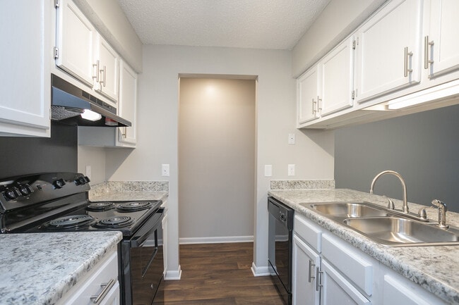 Building Photo - Pebble Creek Apartments