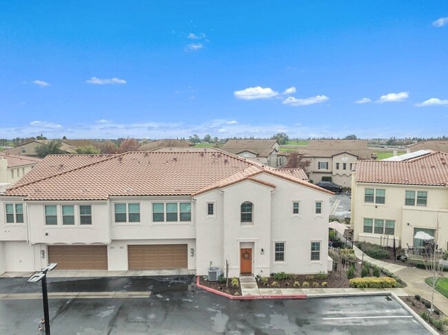 Building Photo - 5301 E Commerce Way Unit 30102 Rental