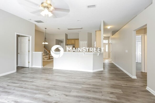 Photo - 4 Bedroom Pet-Friendly Home in JACKSONVILLE, FL with Main Street Renewal