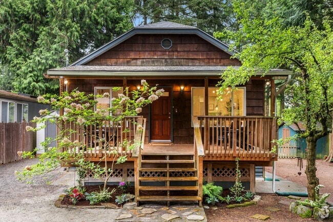 Building Photo - Charming 3 Bed / 1.75 Bath Craftsman-Style... Rental