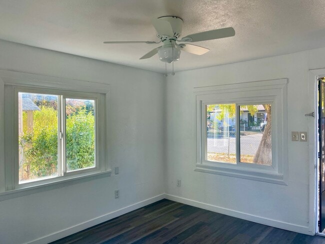 Adorable 2 Bedroom 1 Bath - Adorable 2 Bedroom 1 Bath Casa