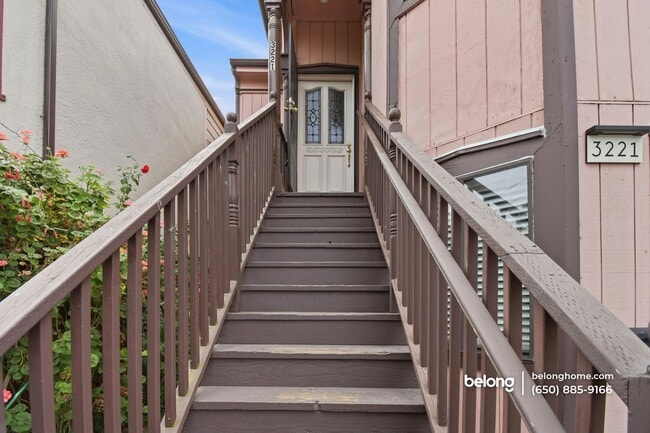 Photo - 3221 Helen St