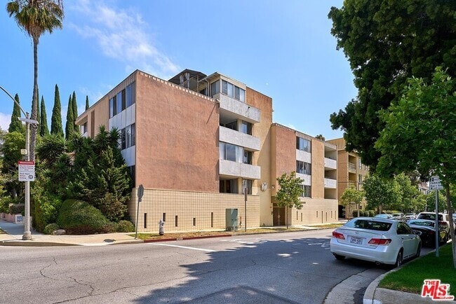 Building Photo - 9221 Charleville Blvd Unit E Rental