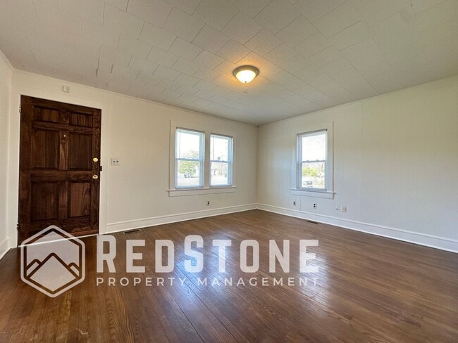 Photo - 917 E Haggard Ave