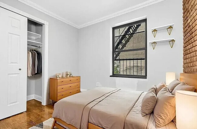 Photo - 354 E 19th St Unidad 3