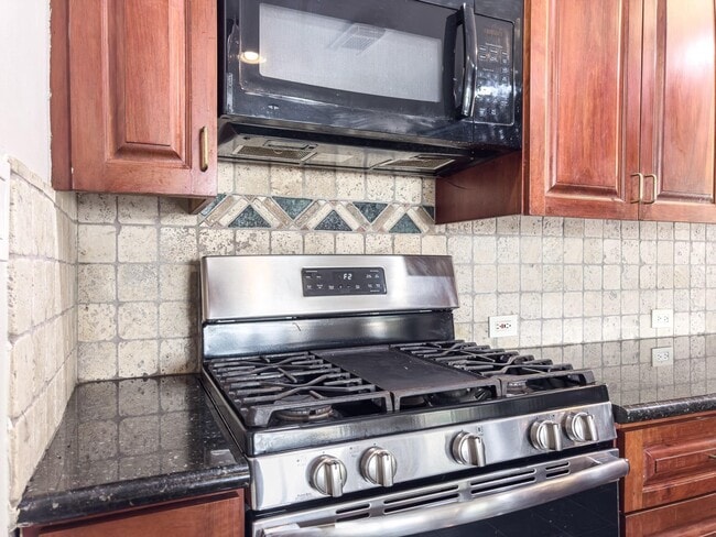 Building Photo - 4525 Maple St