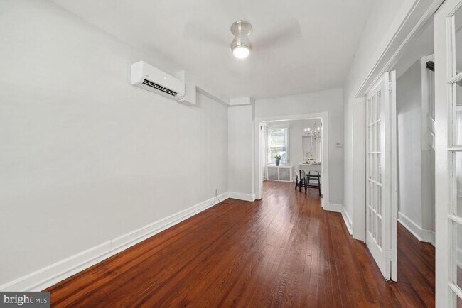 Photo - 747 Kentucky Ave SE