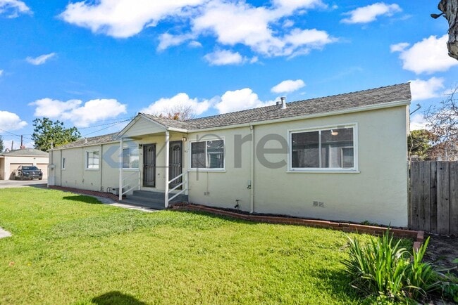 Photo - 683 Morva Ct