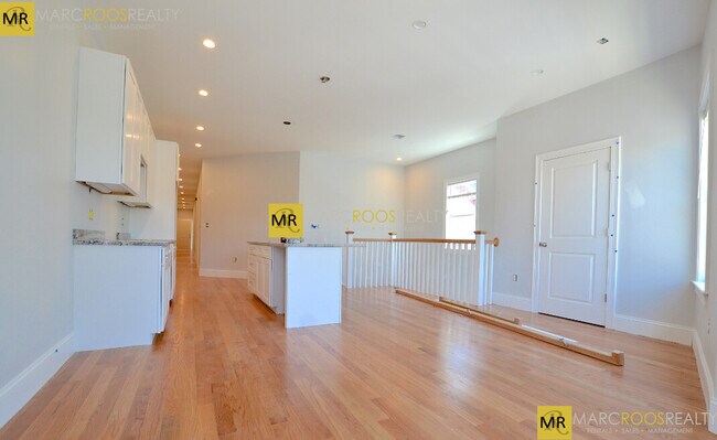 11 Islington St