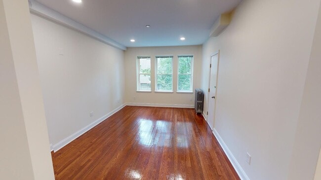 9/1 No Fee! Renovated, spacious 2BR w/balcony near B/C/D trains - 9/1 No Fee! Renovated, spacious 2BR w/balcony near B/C/D trains