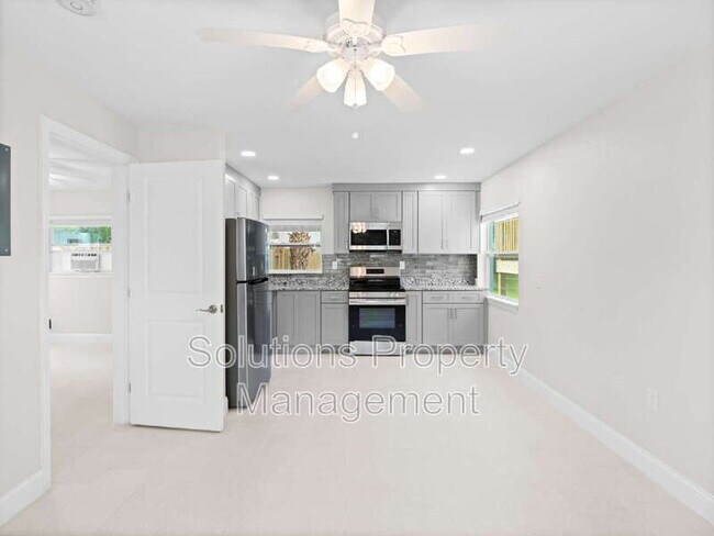 Photo - 101 Deland Ave Unidad 2