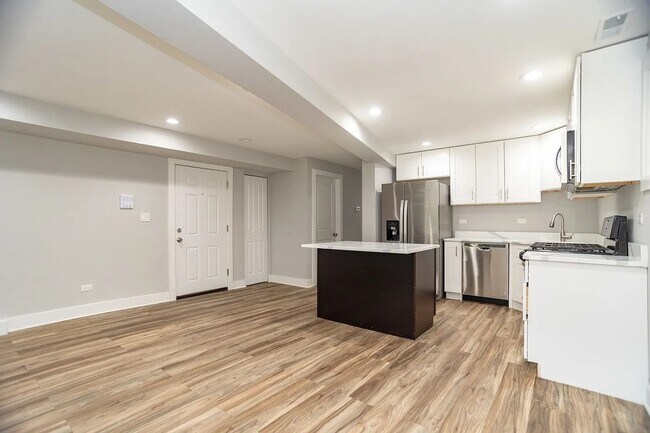 Photo - 4906 N Rockwell St Unit G