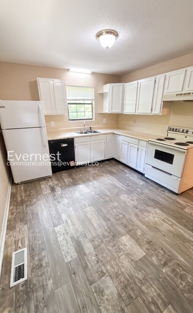 Photo - 1710 Ichabod Ln Unit B