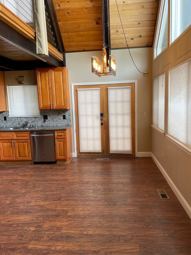 Photo - Lovely Chalet in Popular Montgomery Estate...