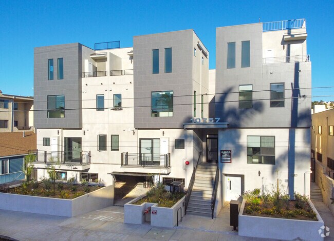 ST Townhomes at Palms - ST Townhomes at Palms