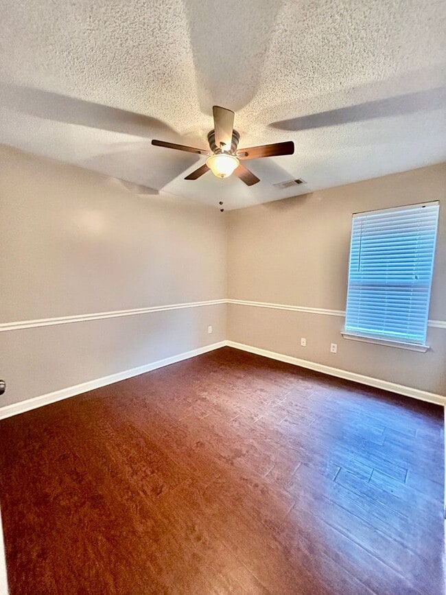 Photo - Beautiful 3 Bedroom, 2 Bath Home – Freshly Updated & Move-In Ready!