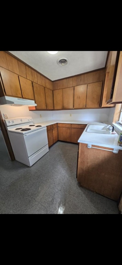 Freshly painted - 510 E Eufaula St Apartments Unit 510 Eufaula St Ozark Al