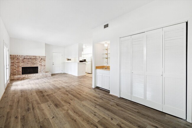 Photo - 2425 Augusta Dr Unit 7