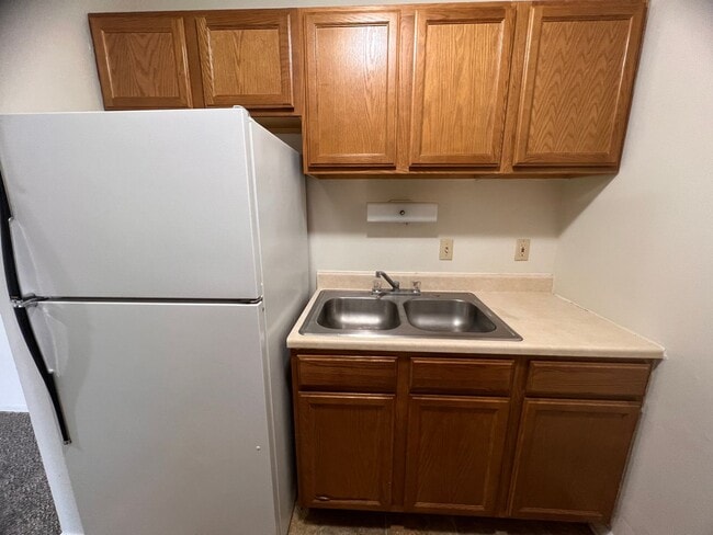 2 Bedroom 1 Bath Balcony Apartment Available - 2 Bedroom 1 Bath Balcony Apartment Available Unit 1819-A10