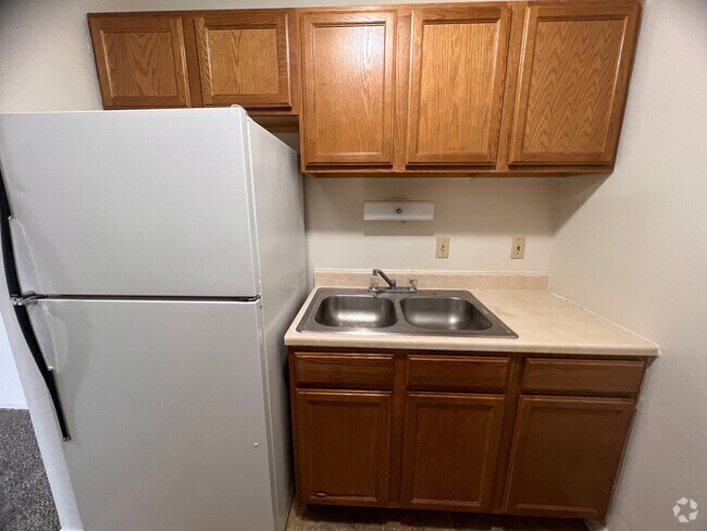 Building Photo - 2 Bedroom 1 Bath Balcony Apartment Available Unit 1819-A10
