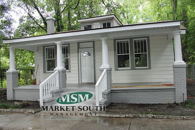 Building Photo - MIDTOWN BUGALOW