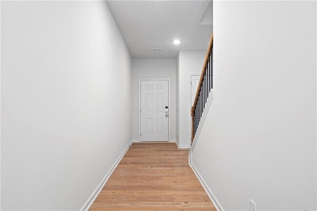 Photo - 785 Summerwood Ln