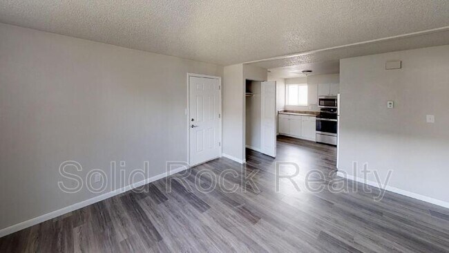 Photo - 2925 Straus Ln