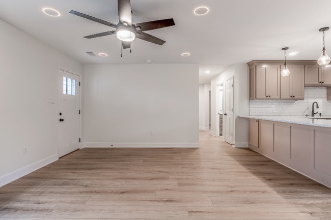 Photo - 402 Jefferson St