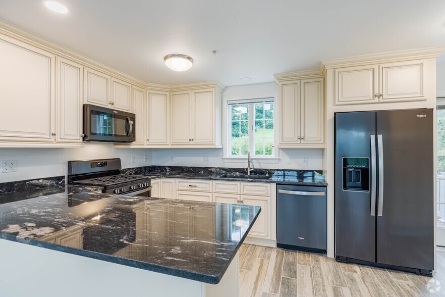 2BR, 2.5BA - Townhome