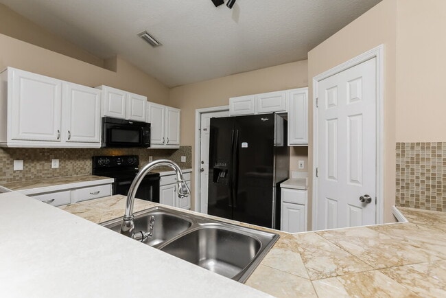 Photo - 210 Bloxam Ave