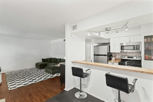 Photo - 8702 Village Dr Unidad 103