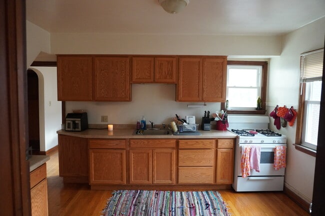 Kitchen - 2559 N Frederick Ave Unit 2559 N Frederick Ave