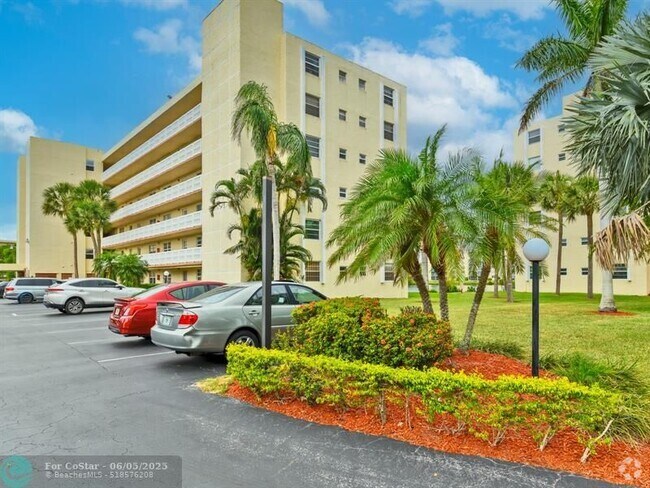 Building Photo - 121 SE 3rd Ave Unit 204 Rental