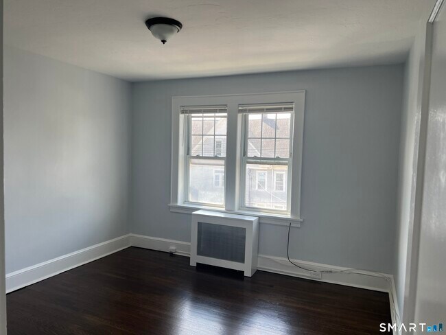Photo - 24 Circular Ave Unit 3B