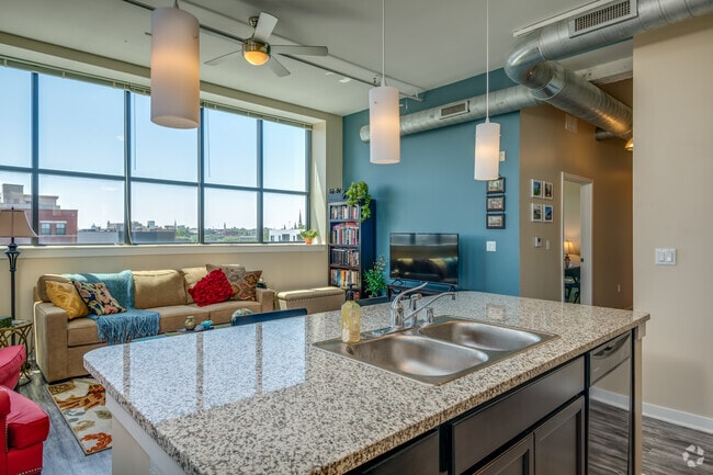 2 BR, 2 BA - 1,154SF