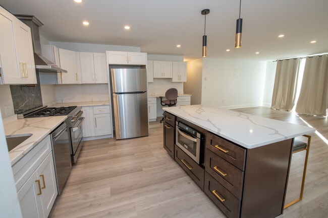 Photo - 100 West Ave Unit B6