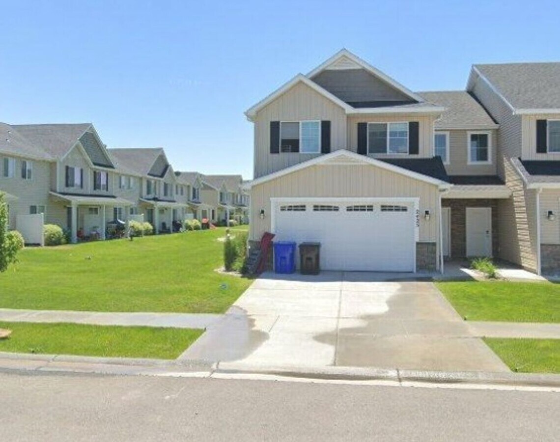 Beautiful 3 Bed, 2.5 Bath Townhome in Summ... - Beautiful 3 Bed, 2.5 Bath Townhome in Summ...