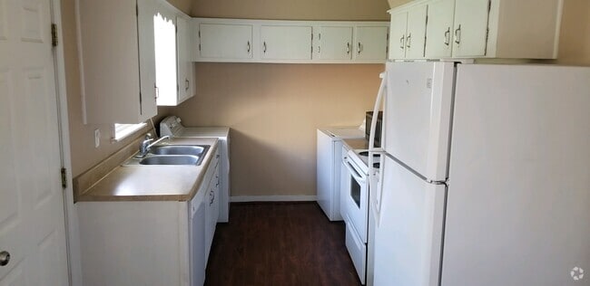 Building Photo - 803 W 10th St Rental