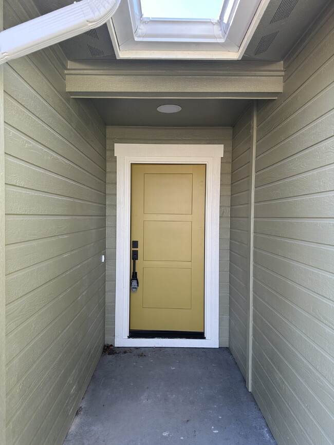 Photo - "Charming 3-Bedroom Oasis with Granite Touches in Meridian!"