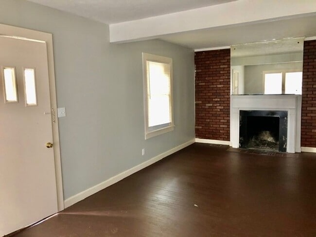 Building Photo - Nice 3 bedroom one bath in the southend