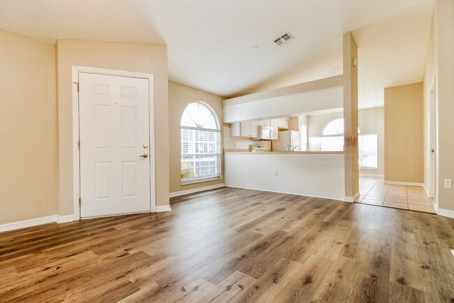 Photo - 7918 Barclay Rd