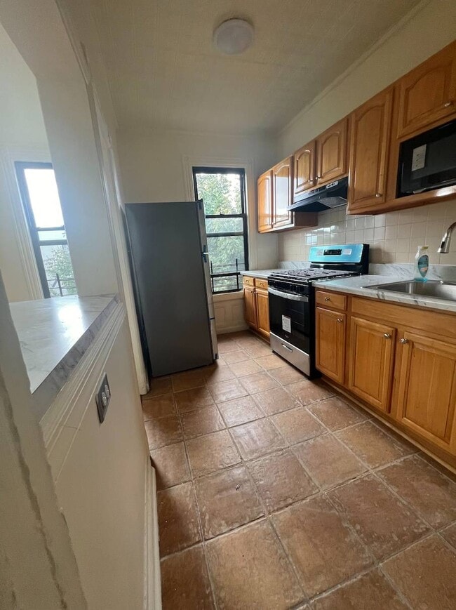 Photo - 203 Moffat St