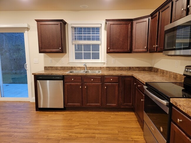 Photo - 143 Cedarwood Dr