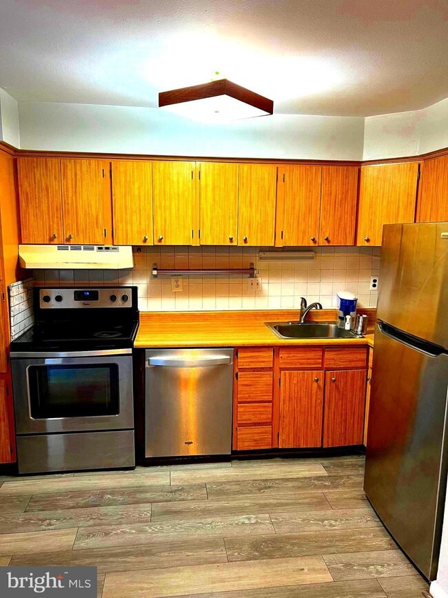 Photo - 1 Lawrence Rd Unit B1B